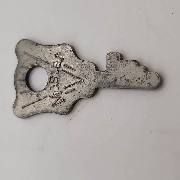 Vintage Keys 5 Count - Picture 3 of 7